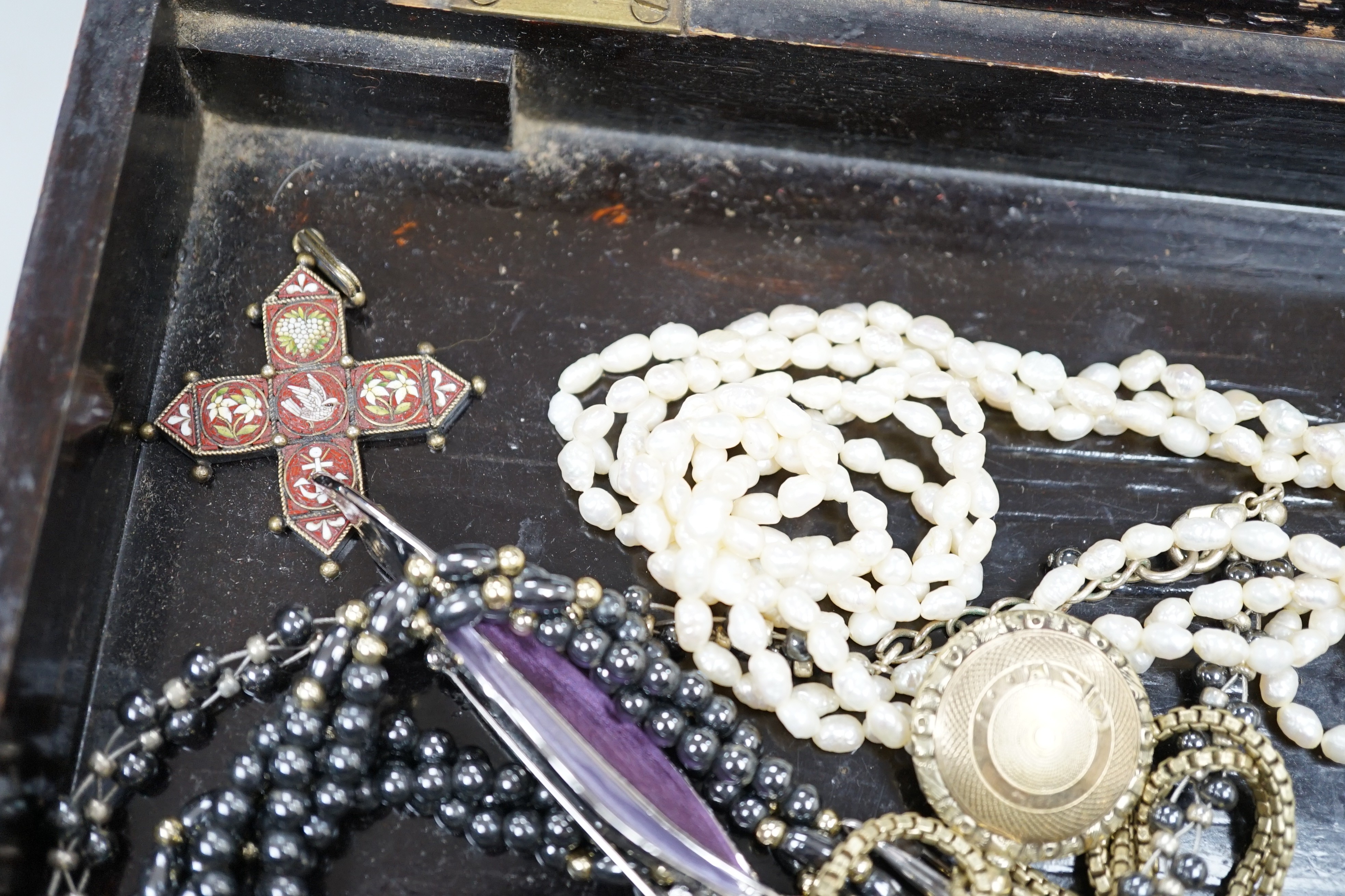 Assorted jewellery including costume, a silver brooch, an engraved yellow metal heart shaped locket, micro mosaic brooch etc. housed in an inlaid box.